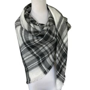NEW NWT Charlotte Russe Gray & White Plaid Fringe Blanket Scarf